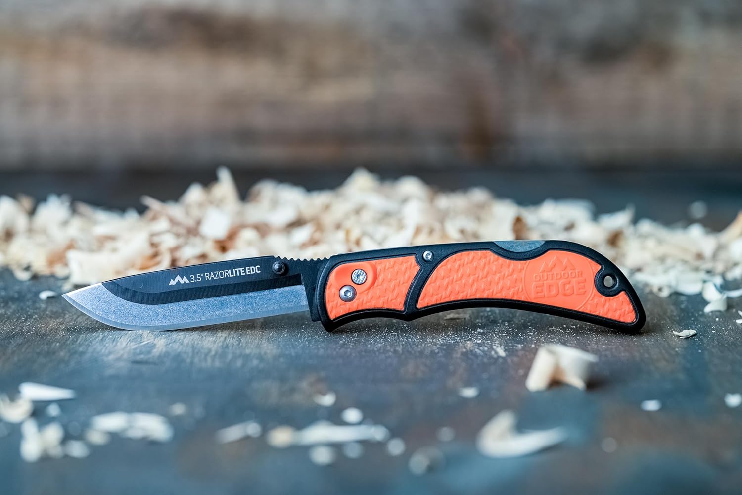 OUTDOOR EDGE 3.5" RazorLite EDC Knife. Pocket Knife with Replaceable Blades and Clip. Perfect For Hunting & Skinning Deer. Blaze Orange with 30 Blades.