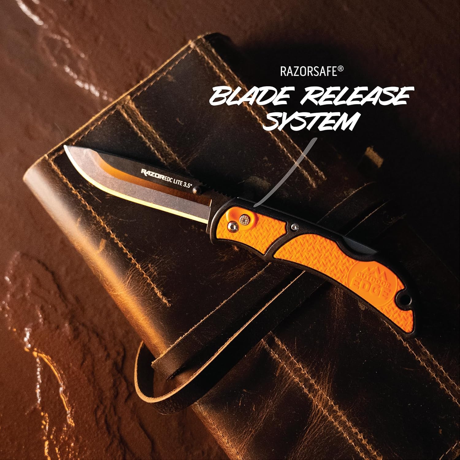 OUTDOOR EDGE 3.5" RazorLite EDC Knife. Pocket Knife with Replaceable Blades and Clip. Perfect For Hunting & Skinning Deer. Blaze Orange with 30 Blades.